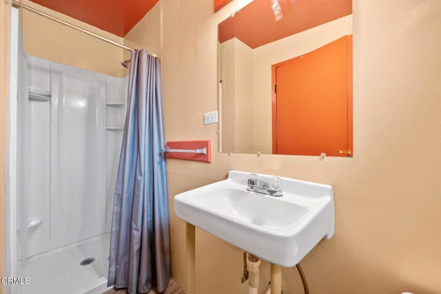 11060 Plainview Avenue, Los Angeles, CA 91042