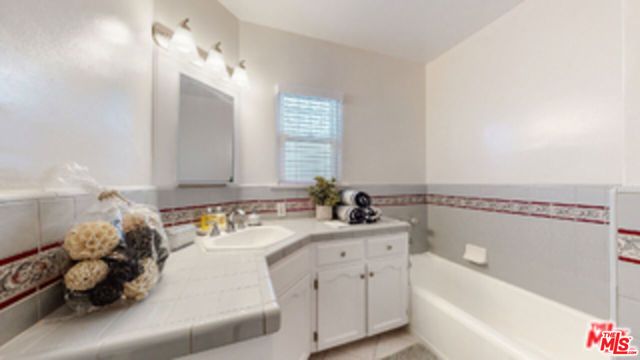 2059 W 83rd Street, Los Angeles, CA 90047