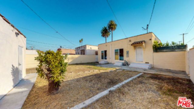 2059 W 83rd Street, Los Angeles, CA 90047