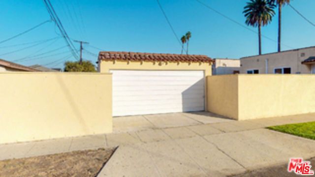 2059 W 83rd Street, Los Angeles, CA 90047