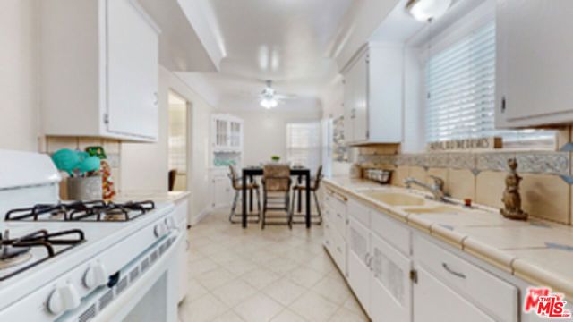 2059 W 83rd Street, Los Angeles, CA 90047