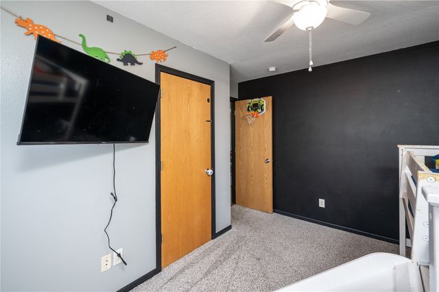 1675 9th Street NW, Cedar Rapids, IA 52405