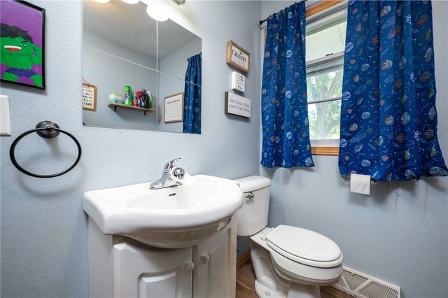 1675 9th Street NW, Cedar Rapids, IA 52405