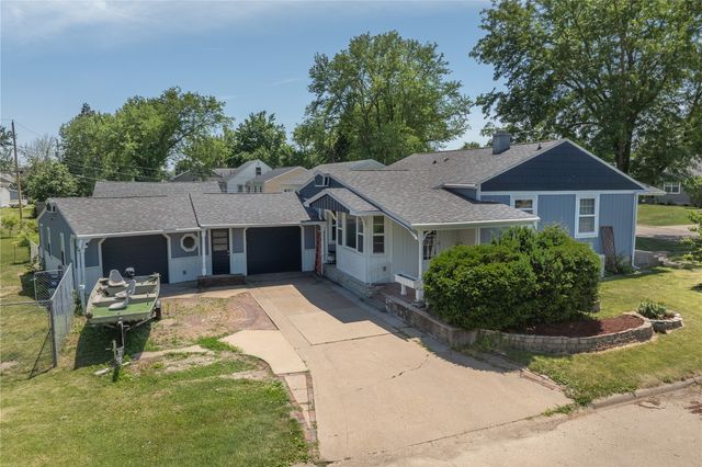 1675 9th Street NW, Cedar Rapids, IA 52405