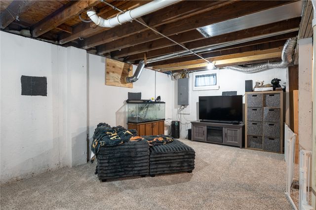 1675 9th Street NW, Cedar Rapids, IA 52405