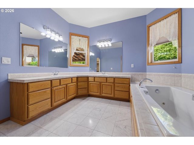 1615 7TH St, Columbia City, OR 97018