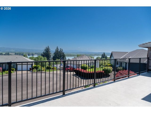 1615 7TH St, Columbia City, OR 97018