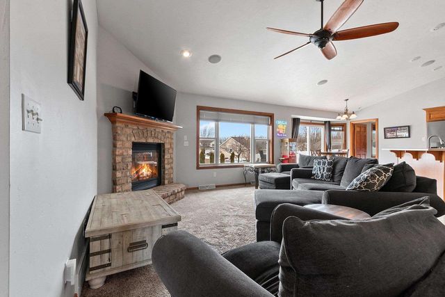 3950 AGATHA CHRISTIE AVENUE, De Pere, WI 54115