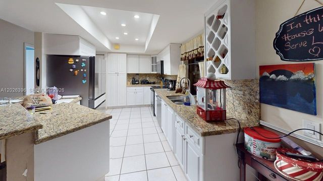 15552 SW 54th Ter, Miami, FL 33185