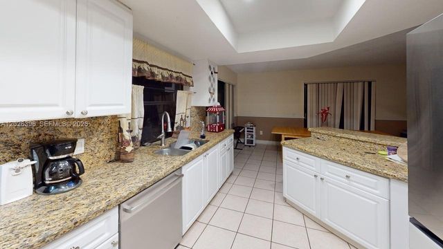 15552 SW 54th Ter, Miami, FL 33185