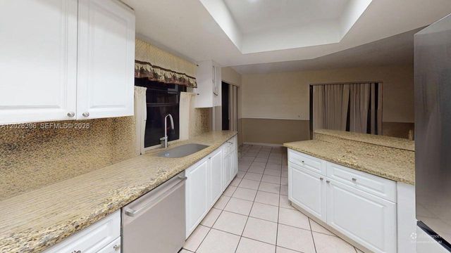 15552 SW 54th Ter, Miami, FL 33185