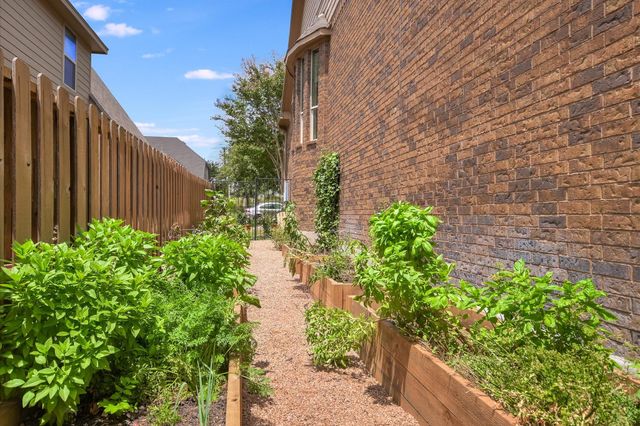 8813 Fescue LN, Austin, TX 78738