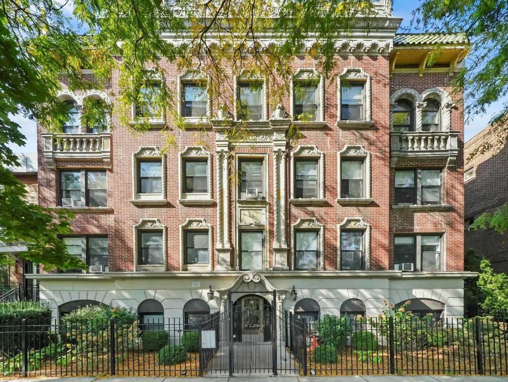 1742 N Humboldt Boulevard 402, Chicago, IL 60647