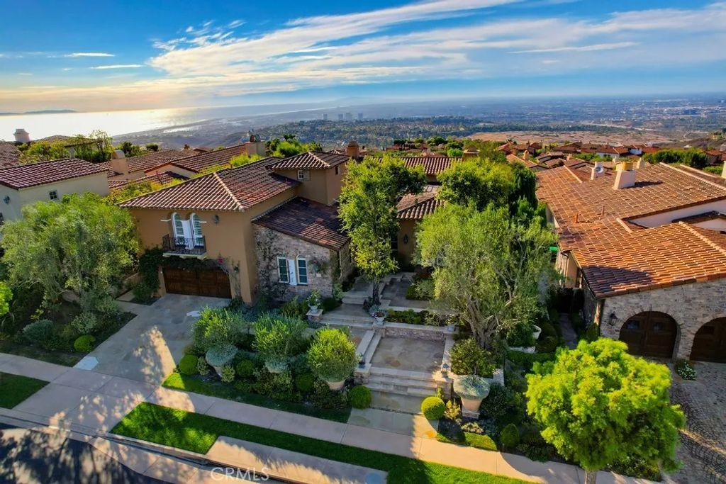 31 Overlook, Newport Coast, CA 92657