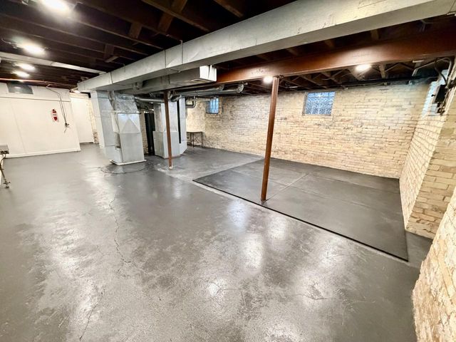 1216 Russell AVENUE, Milwaukee, WI 53207