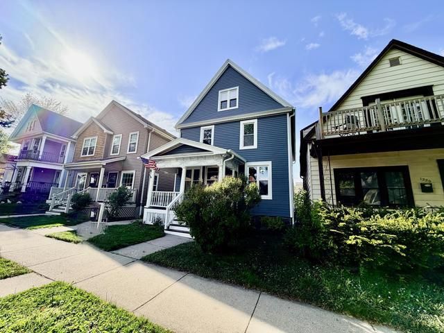 1216 Russell AVENUE, Milwaukee, WI 53207