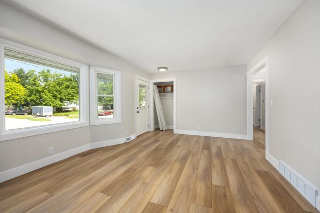 6914 Brooklyn Avenue, Grand Rapids, MI 49508