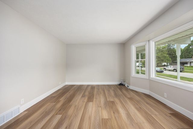 6914 Brooklyn Avenue, Grand Rapids, MI 49508