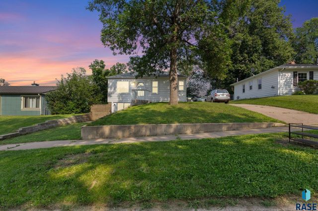 804 S Hawthorne Ave Avenue, Sioux Falls, SD 57104
