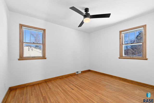 804 S Hawthorne Ave Avenue, Sioux Falls, SD 57104