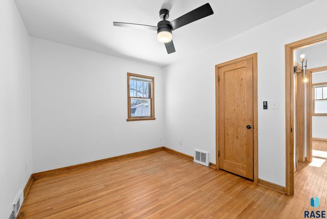 804 S Hawthorne Ave Avenue, Sioux Falls, SD 57104