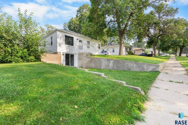 804 S Hawthorne Ave Avenue, Sioux Falls, SD 57104