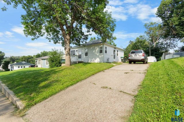 804 S Hawthorne Ave Avenue, Sioux Falls, SD 57104