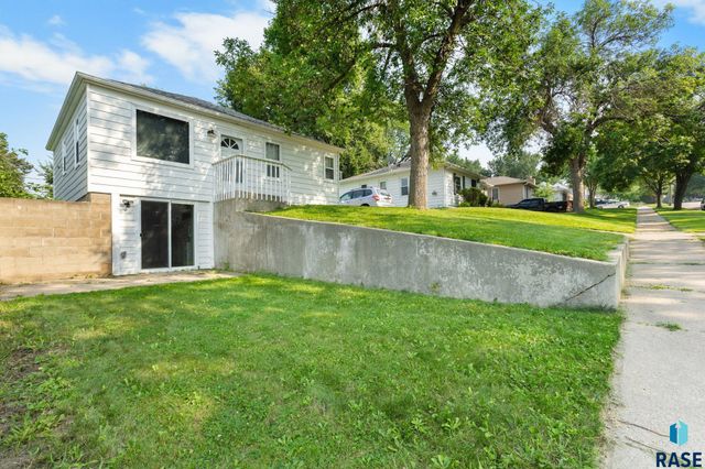 804 S Hawthorne Ave Avenue, Sioux Falls, SD 57104