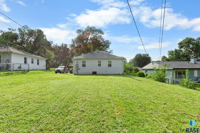 804 S Hawthorne Ave Avenue, Sioux Falls, SD 57104