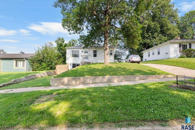 804 S Hawthorne Ave Avenue, Sioux Falls, SD 57104