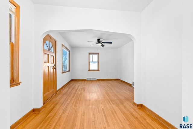 804 S Hawthorne Ave Avenue, Sioux Falls, SD 57104