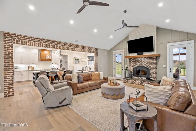 1419 Graves Rd, Strawberry Plains, TN 37871