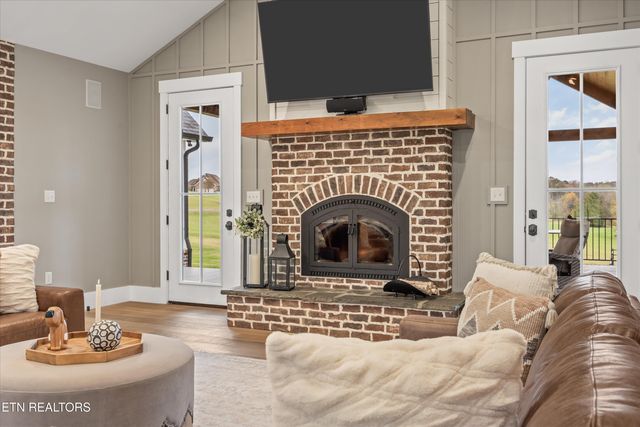 1419 Graves Rd, Strawberry Plains, TN 37871