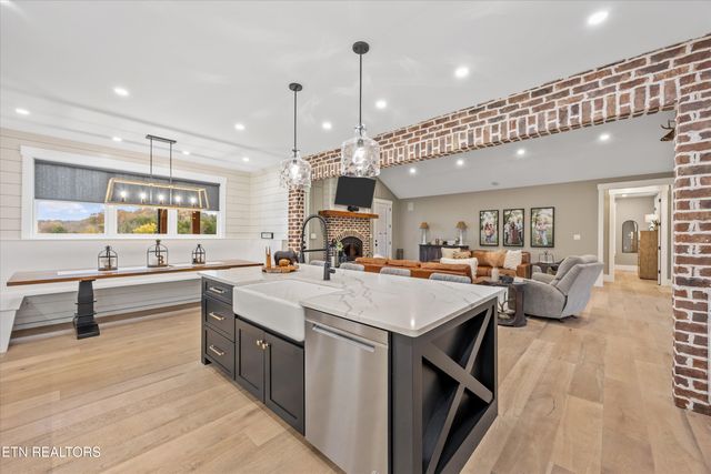 1419 Graves Rd, Strawberry Plains, TN 37871