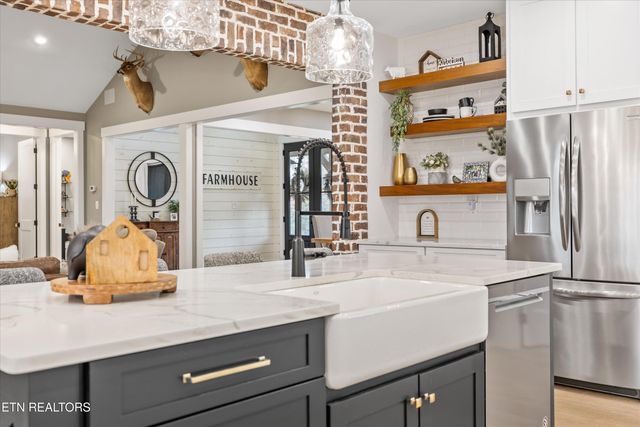 1419 Graves Rd, Strawberry Plains, TN 37871