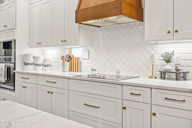 1419 Graves Rd, Strawberry Plains, TN 37871