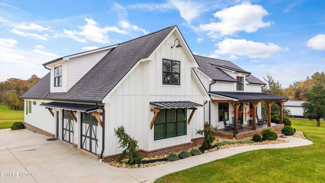 1419 Graves Rd, Strawberry Plains, TN 37871