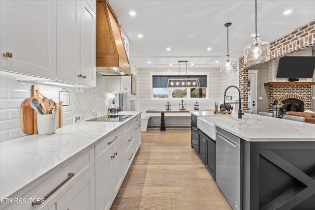 1419 Graves Rd, Strawberry Plains, TN 37871