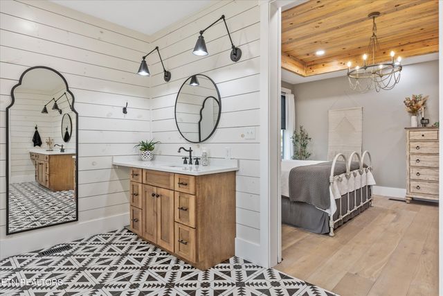 1419 Graves Rd, Strawberry Plains, TN 37871