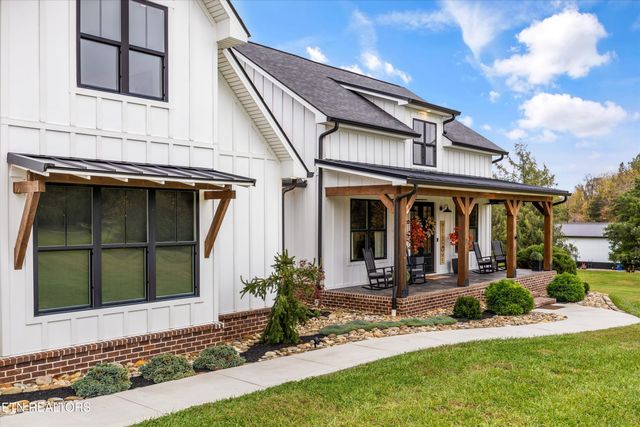 1419 Graves Rd, Strawberry Plains, TN 37871