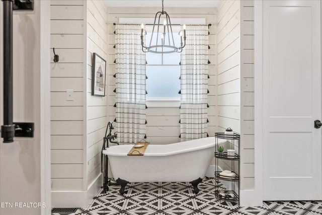 1419 Graves Rd, Strawberry Plains, TN 37871