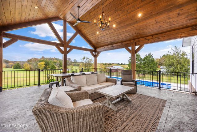 1419 Graves Rd, Strawberry Plains, TN 37871