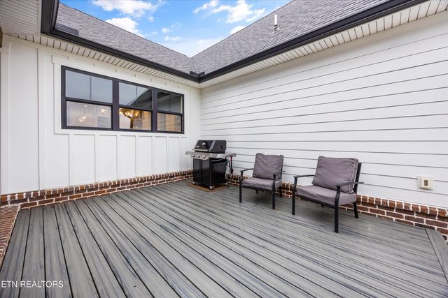 1419 Graves Rd, Strawberry Plains, TN 37871