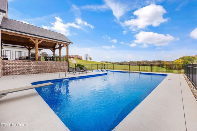 1419 Graves Rd, Strawberry Plains, TN 37871