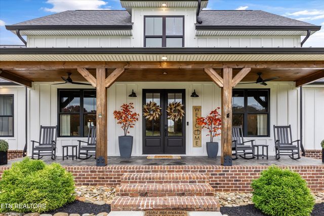 1419 Graves Rd, Strawberry Plains, TN 37871