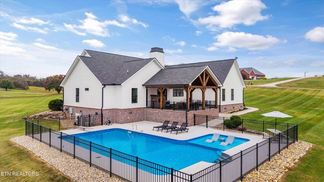 1419 Graves Rd, Strawberry Plains, TN 37871