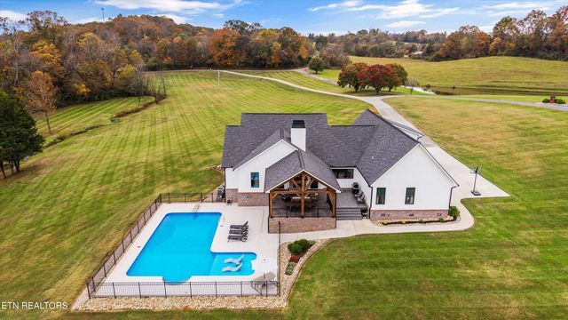 1419 Graves Rd, Strawberry Plains, TN 37871