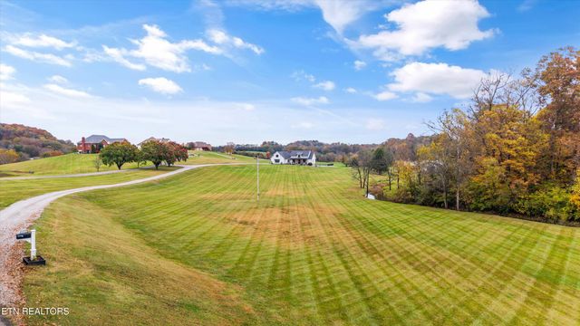 1419 Graves Rd, Strawberry Plains, TN 37871