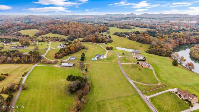 1419 Graves Rd, Strawberry Plains, TN 37871