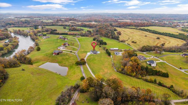 1419 Graves Rd, Strawberry Plains, TN 37871